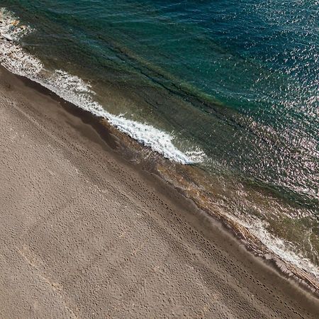 Heyday Luxury Suites Perissa  Dış mekan fotoğraf