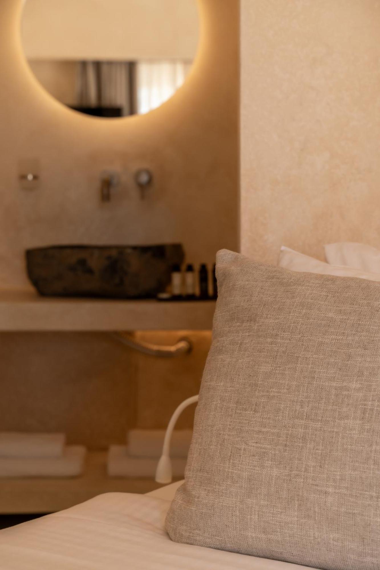Heyday Luxury Suites Perissa  Dış mekan fotoğraf
